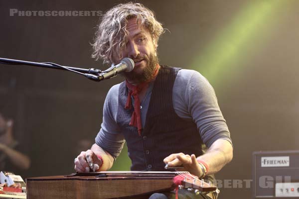 THE JOHN BUTLER TRIO - 2019-07-04 - HEROUVILLE SAINT CLAIR - Chateau de Beauregard - Scene John - 